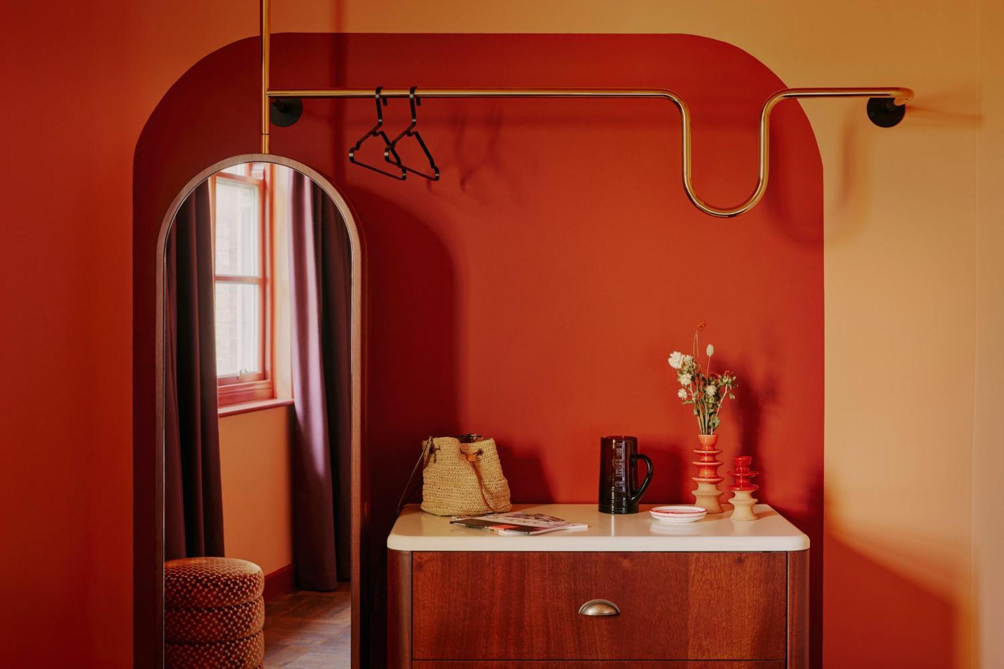 Locke Room,1550373061:JPEG